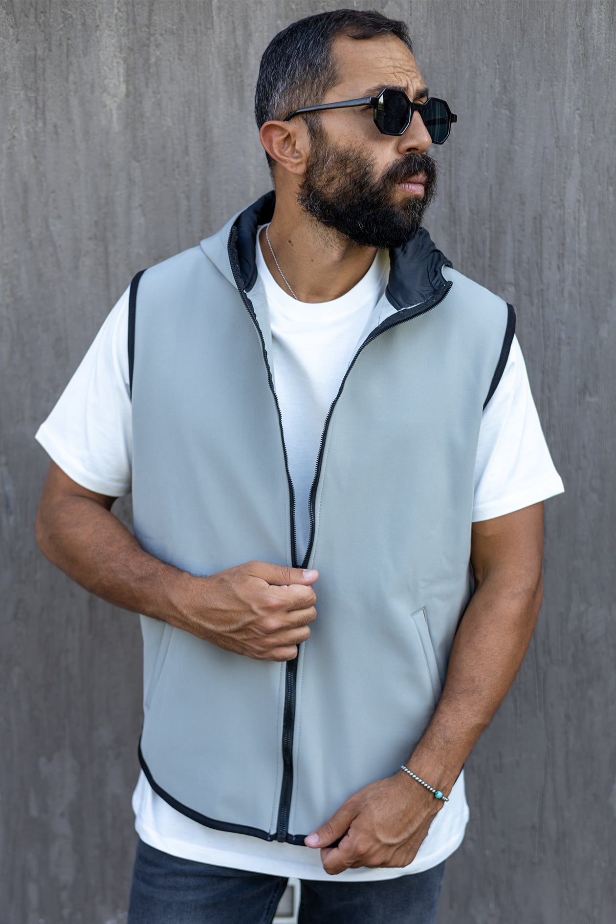 HOODED VEST